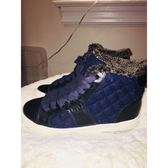 Tory Burch navy sneakers with cozy fur inside - Picture 2 of 3